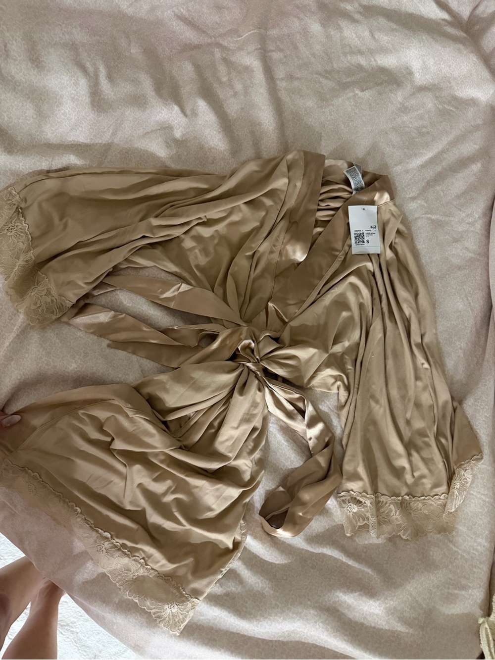 New with tags gorgeous Silky Lace-Trim Wrap Robe - Nude forever 21